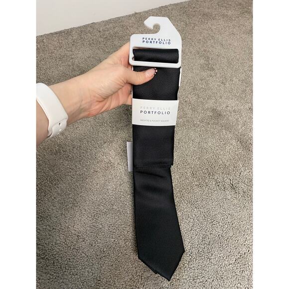 New Perry Ellis Portfolio Necktie and Pocket Square Set, Black - Picture 2 of 3